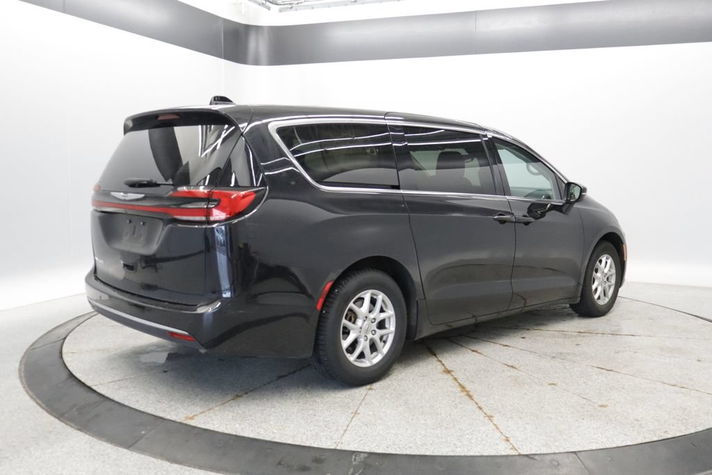 Certified 2023 Chrysler Pacifica Touring-L FWD image 6