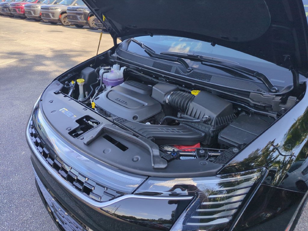New 2027 Chrysler Pacifica Select FWD image 36
