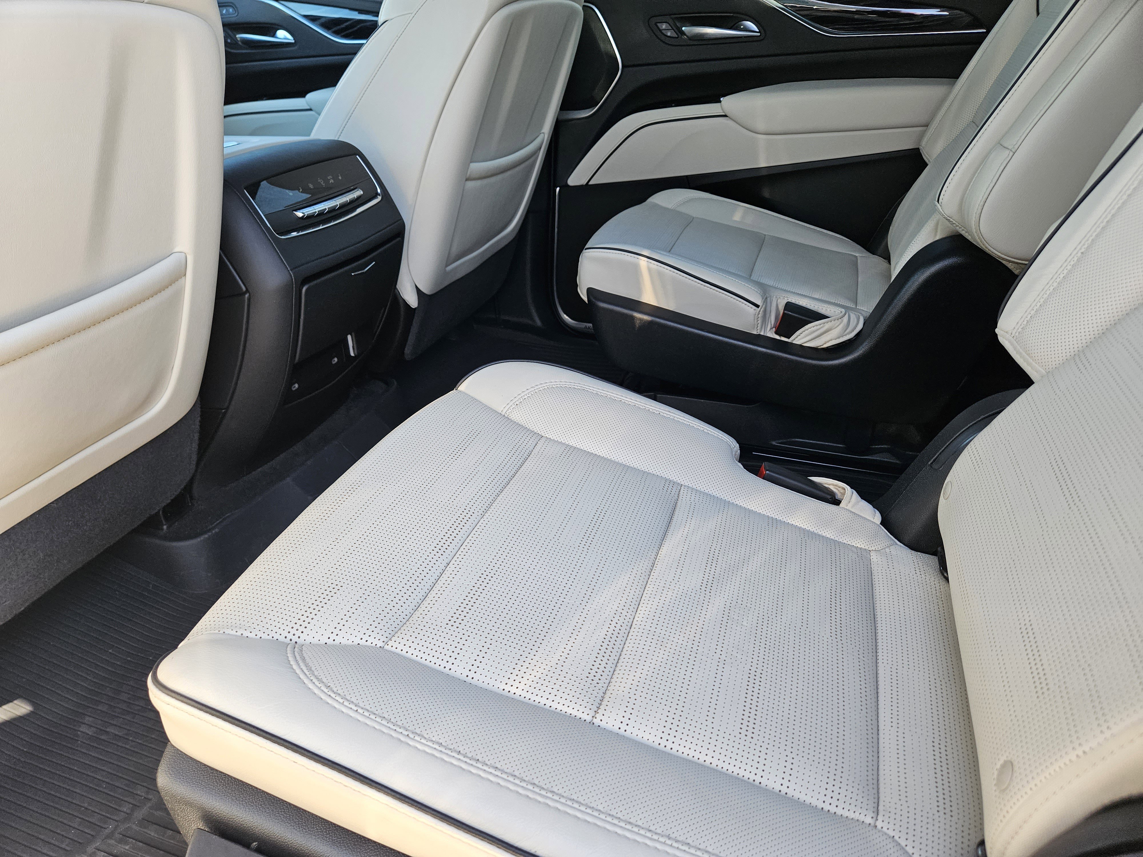 Used 2022 Cadillac Escalade ESV Sport image 30