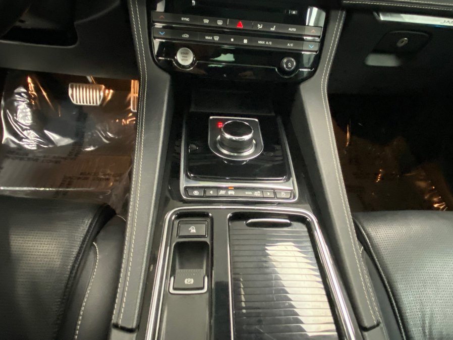 Used 2019 Jaguar F-PACE S image 30