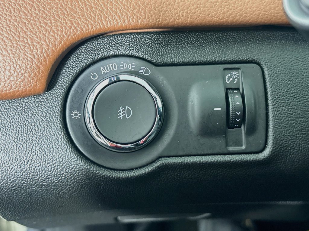 Used 2016 Buick Regal FWD image 12
