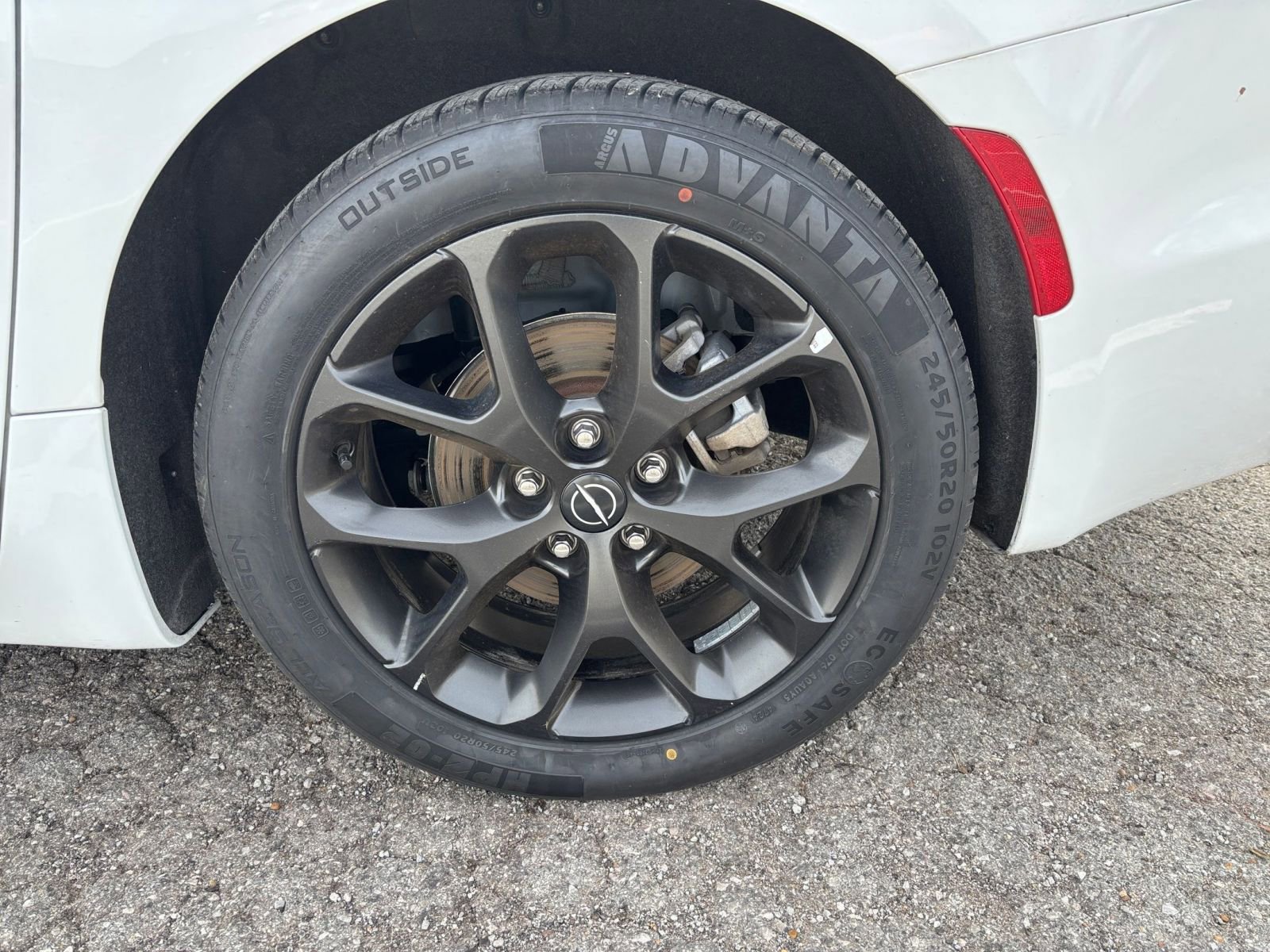 Used 2025 Chrysler Pacifica Limited image 35