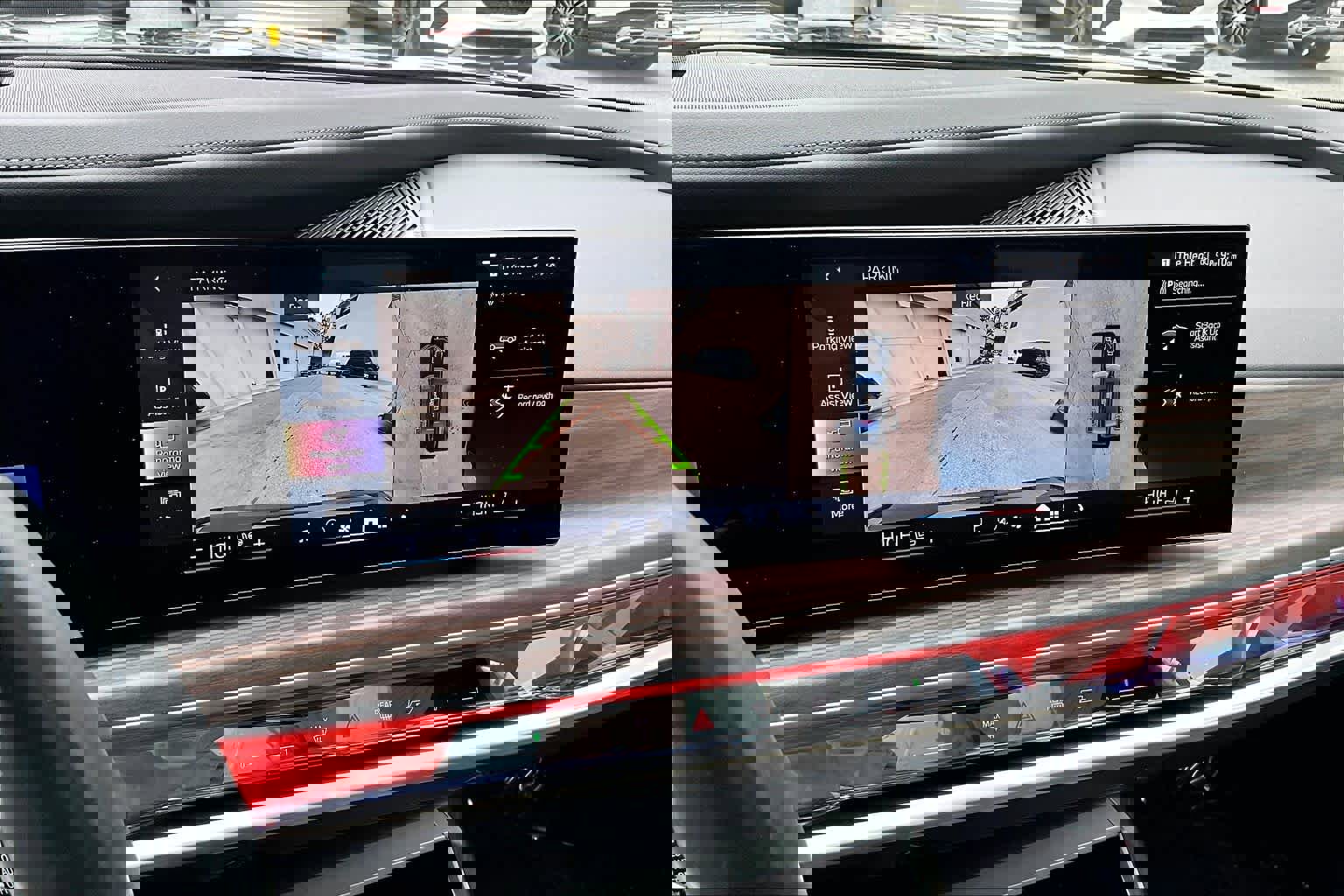 Used 2023 BMW 740i 740i w/ Parking Assistance Package image 26