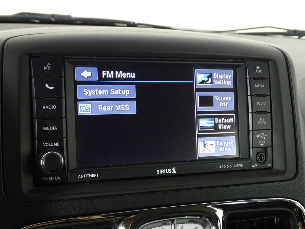 Used 2014 Chrysler Town & Country Touring image 33