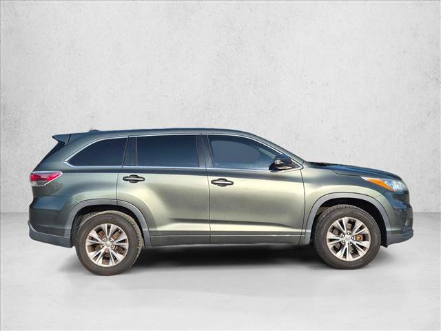 Used 2015 Toyota Highlander Plus FWD image 4
