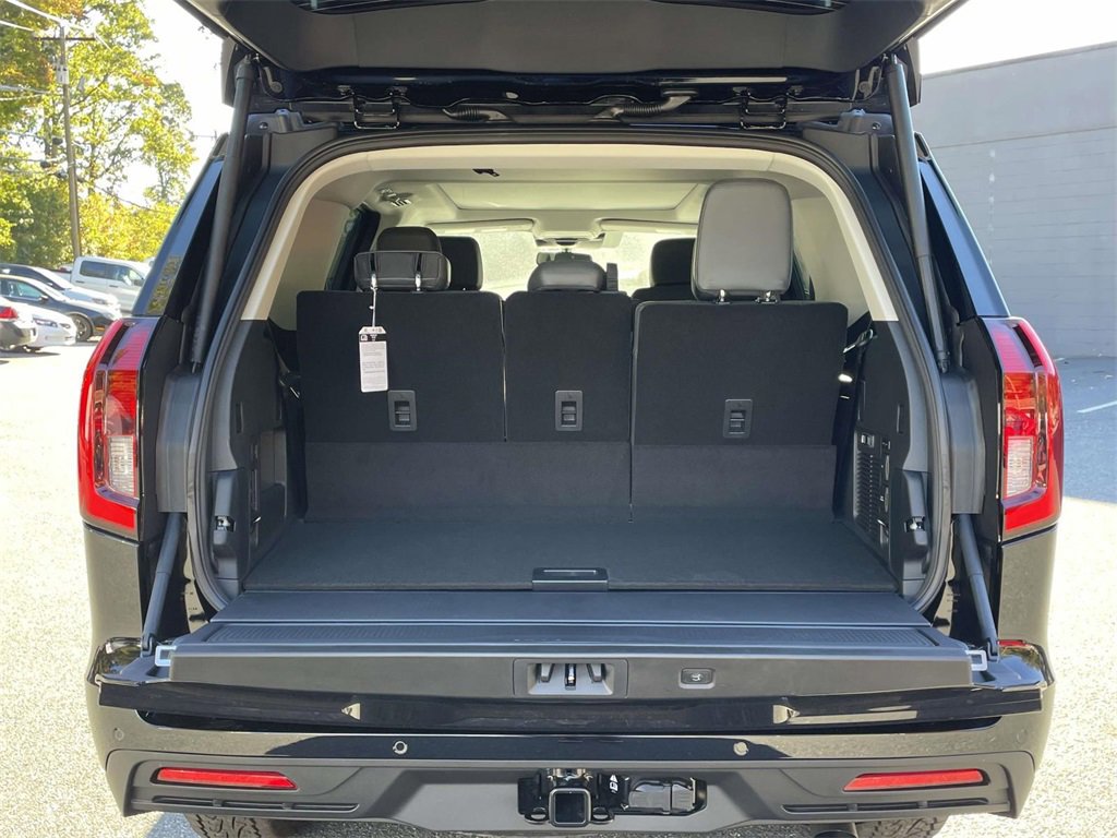 New 2025 Ford Expedition Active image 9