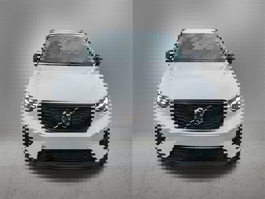 Used 2023 Volvo XC40 B5 Plus w/ Driver Assist Package image 8