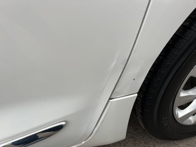 Used 2018 Chrysler Pacifica Touring-L w/ Premium Audio Group image 6