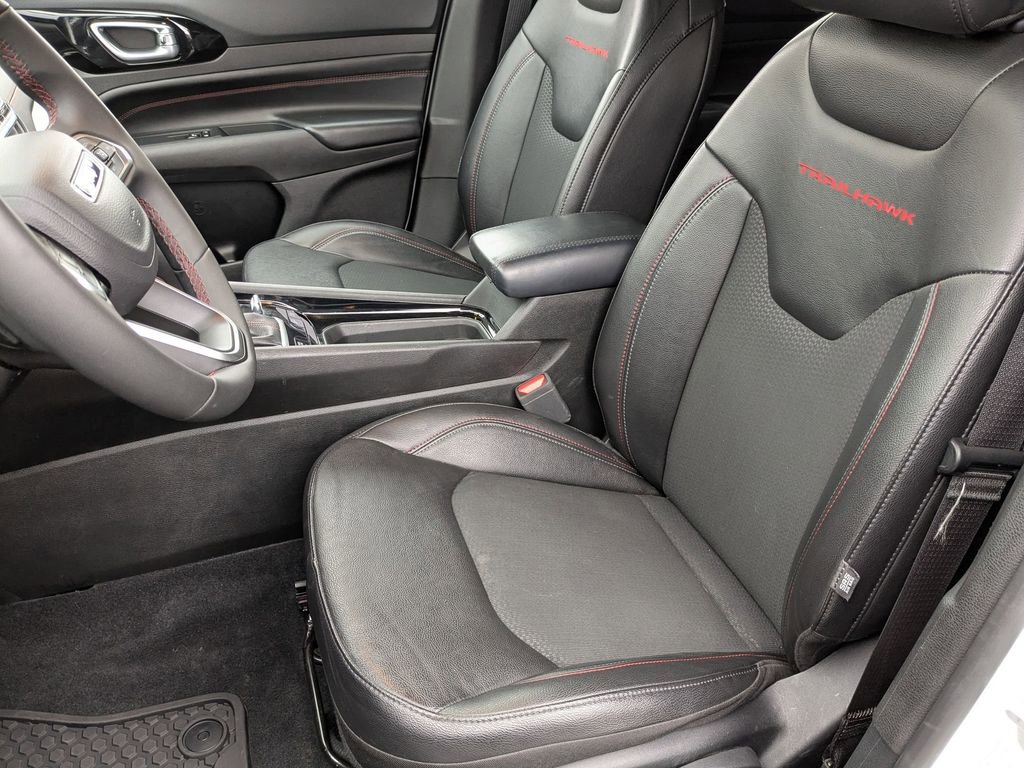 Used 2025 Jeep Compass Trailhawk image 15