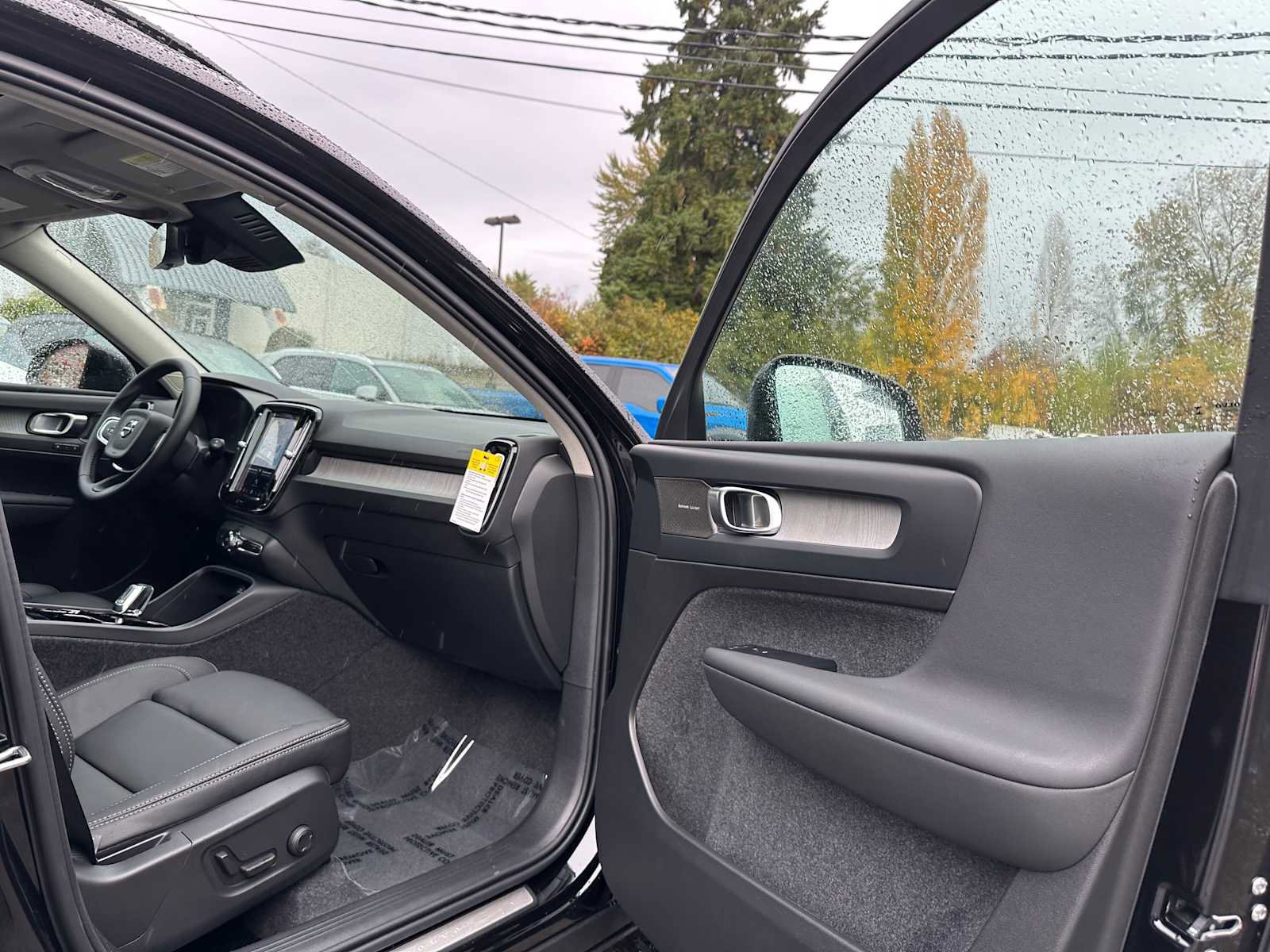 New 2026 Volvo XC40 B5 Ultra w/ Climate Package image 11