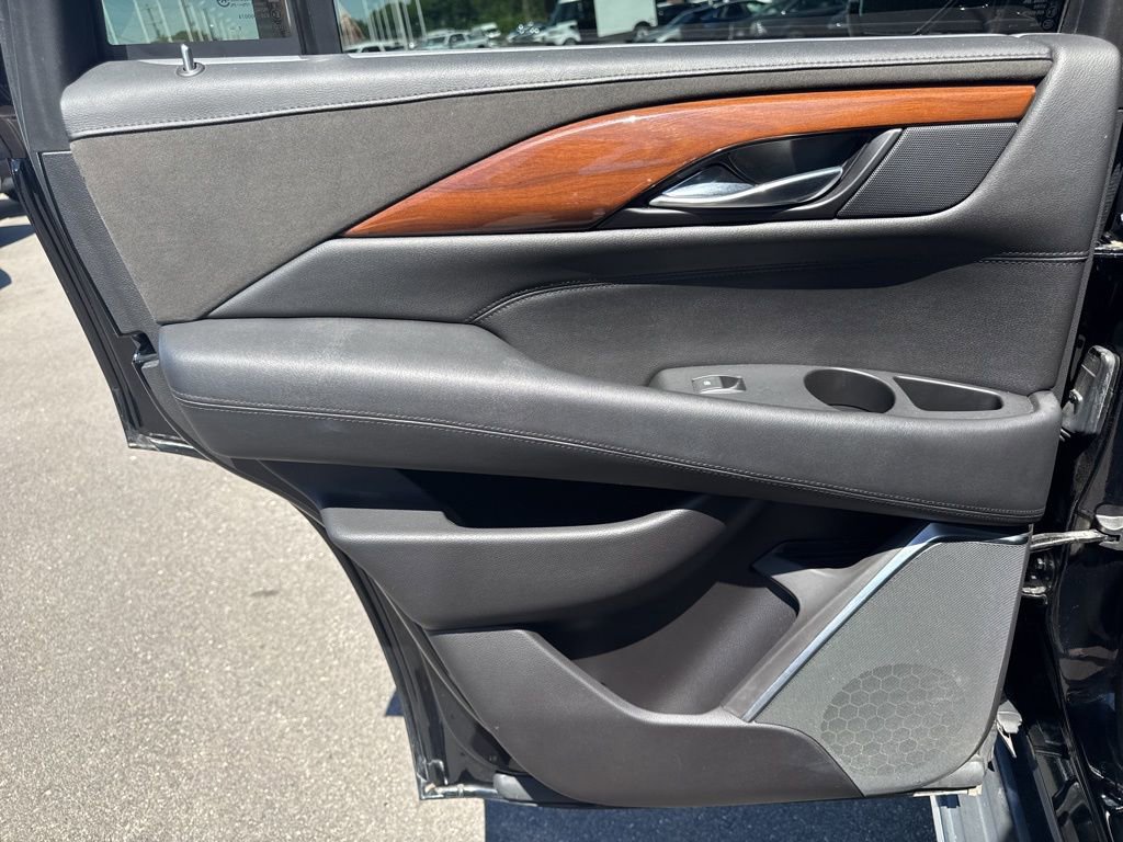 Used 2018 Cadillac Escalade Premium Luxury AWD/4WD image 33