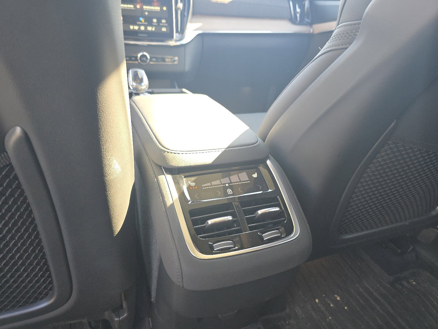 Used 2025 Volvo XC90 B5 Plus w/ Protection Package AWD/4WD image 25