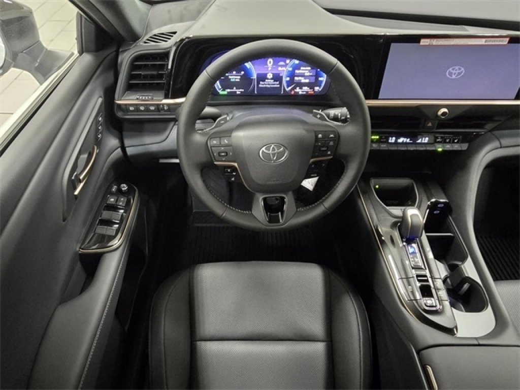 New 2025 Toyota Crown Signia image 25