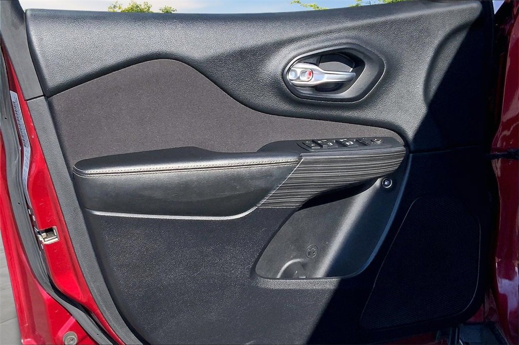 Used 2016 Jeep Cherokee Latitude w/ Comfort & Sound Group image 20