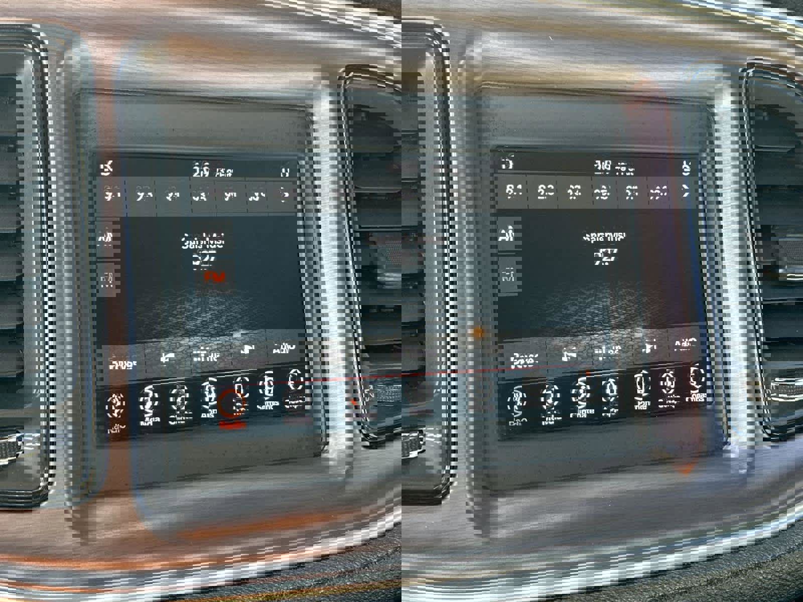 Used 2018 Dodge Challenger SXT image 16