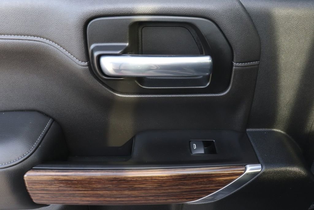 Used 2020 Chevrolet Silverado 1500 High Country w/ Technology Package image 24