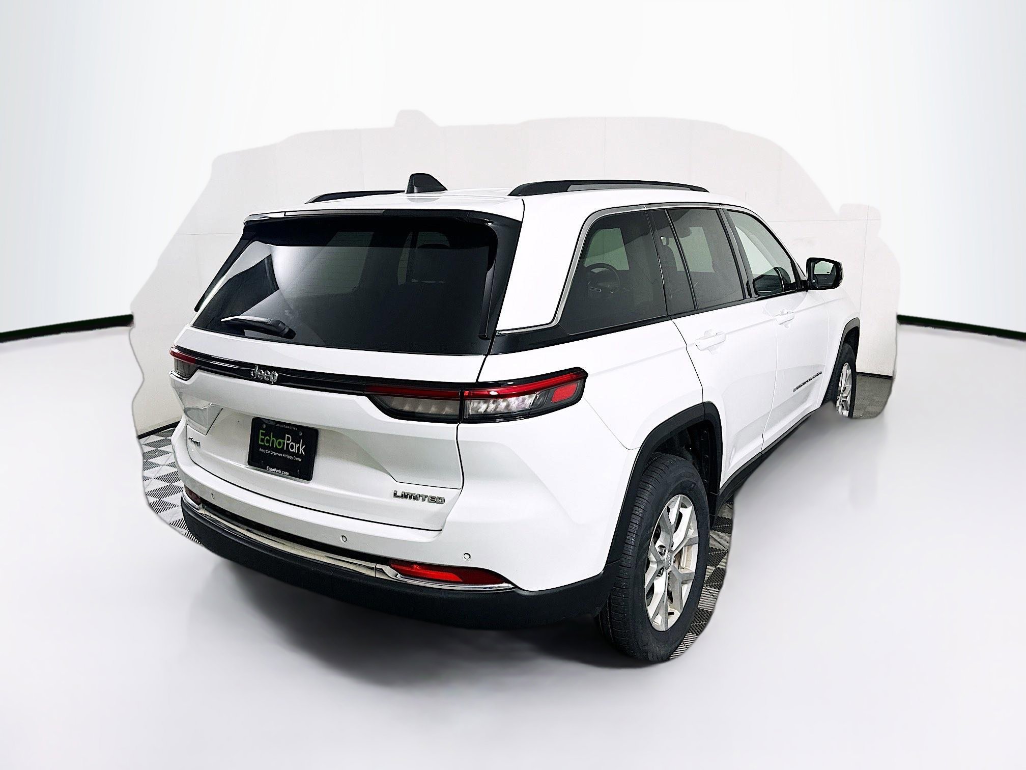Used 2023 Jeep Grand Cherokee Limited AWD/4WD image 9