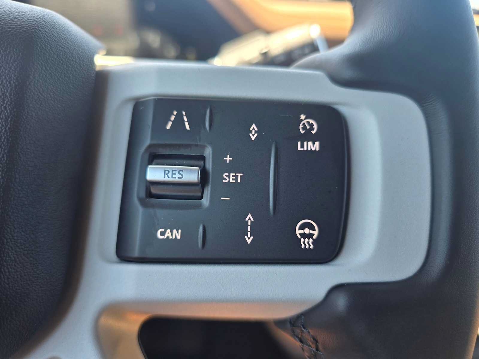New 2026 Land Rover Defender 110 X-Dynamic SE AWD/4WD image 32