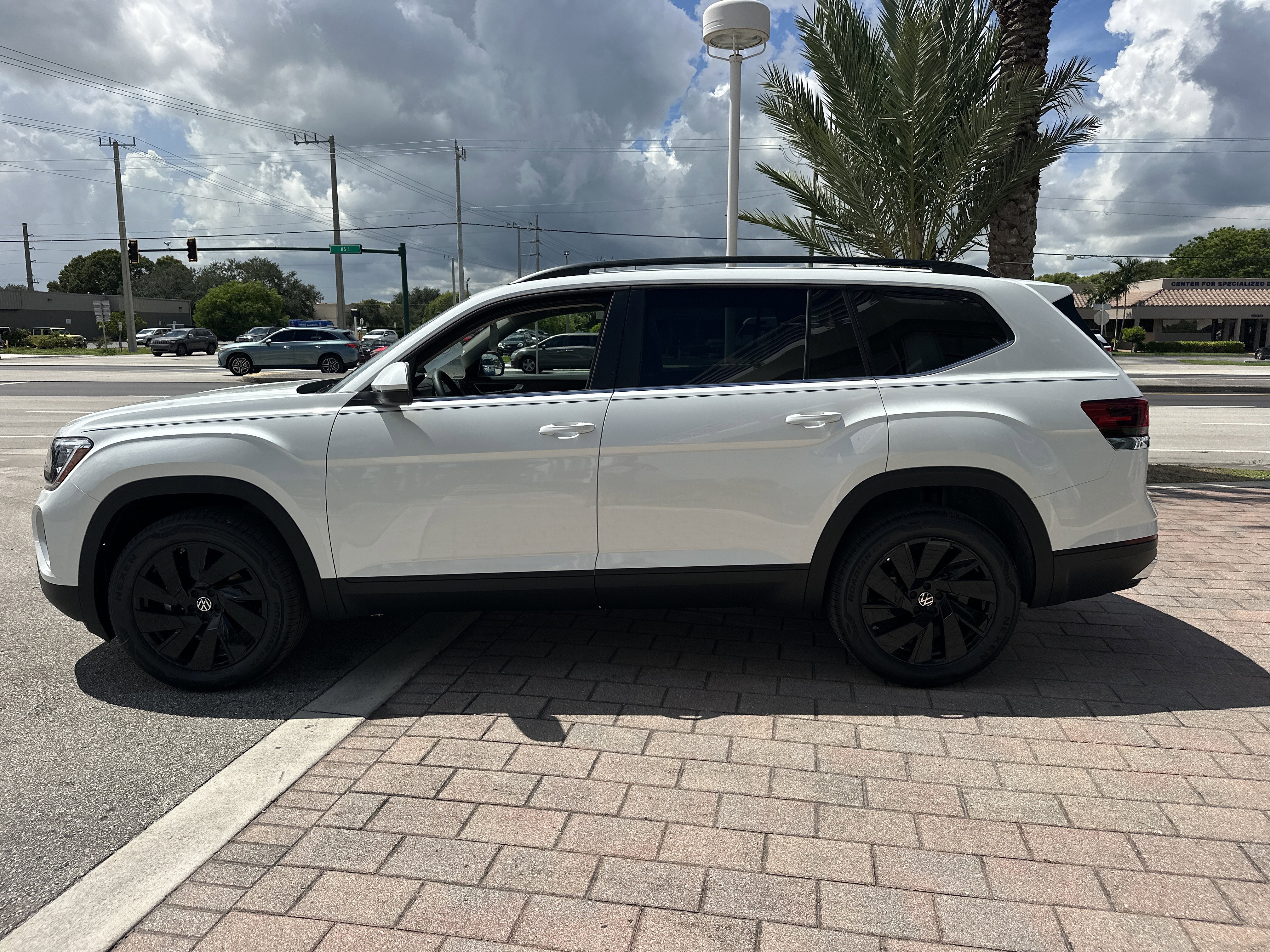 New 2026 Volkswagen Atlas SE image 9