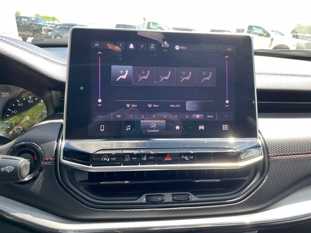 Used 2017 Chrysler Pacifica Touring-L FWD image 32
