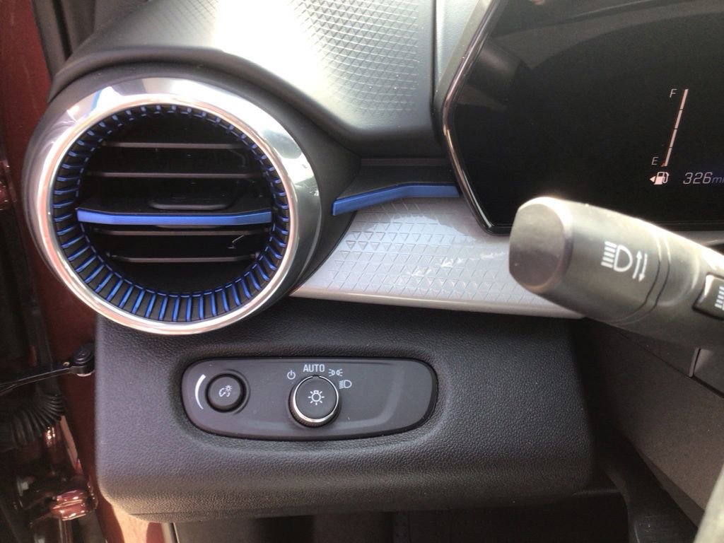 Used 2024 Chevrolet Trax LT w/ Driver Confidence Package image 25