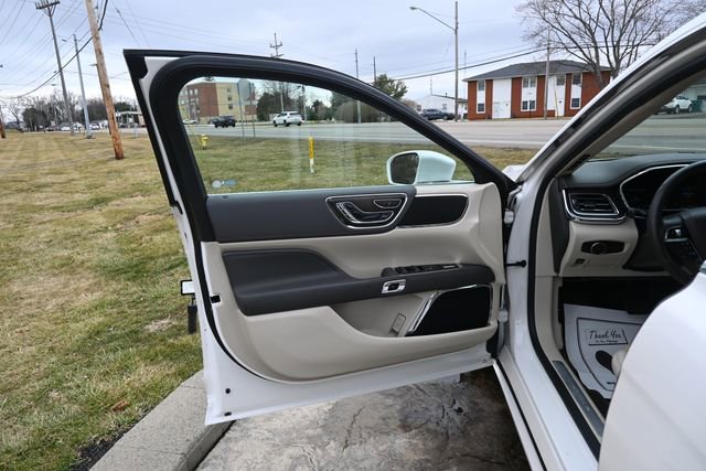 Used 2017 Lincoln Continental Reserve w/ Technology Package image 25