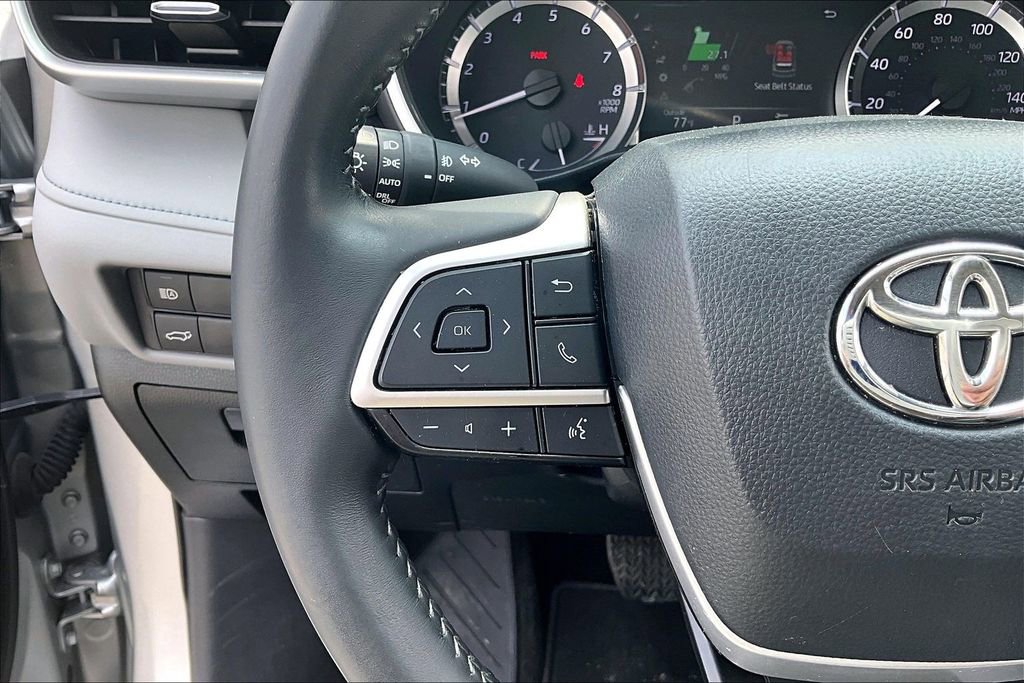 Used 2023 Toyota Highlander XLE image 11
