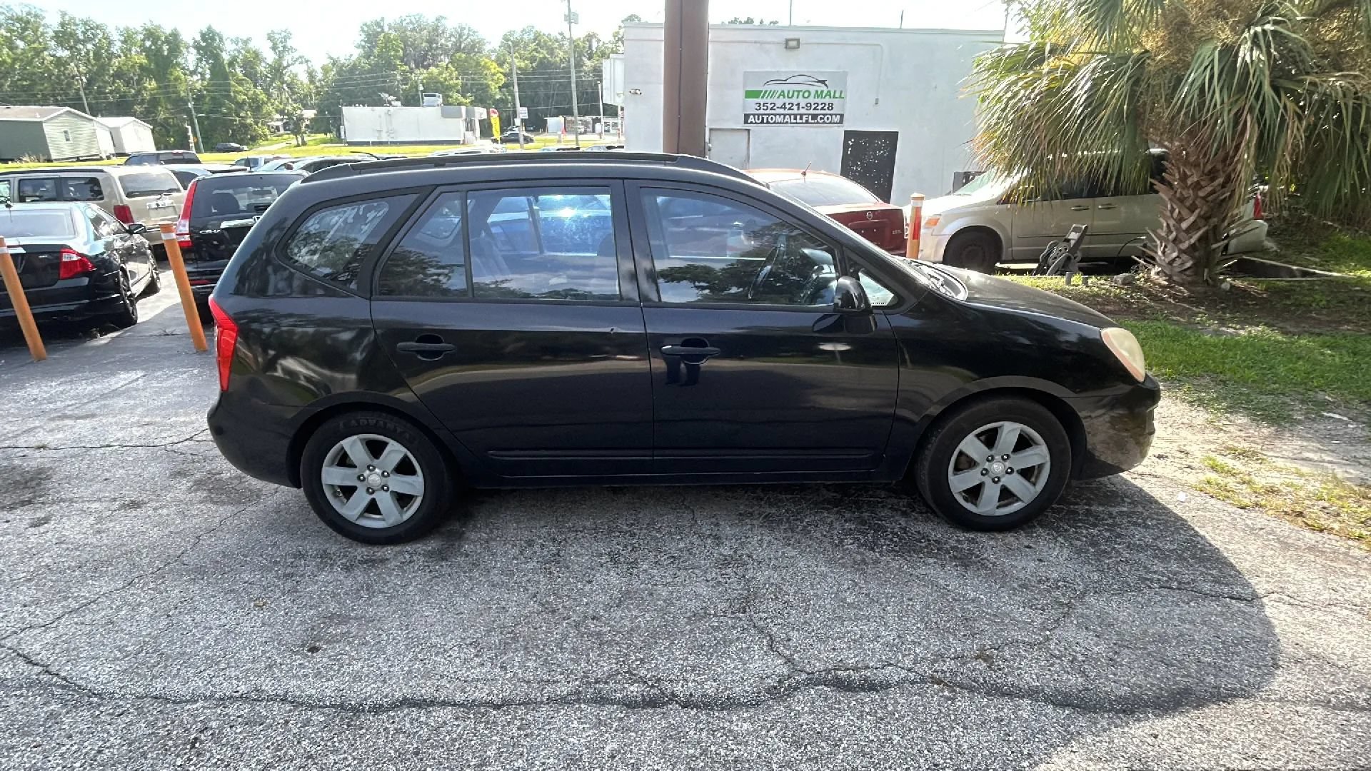 Used 2008 Kia Rondo LX w/ Convenience Pkg FWD image 3