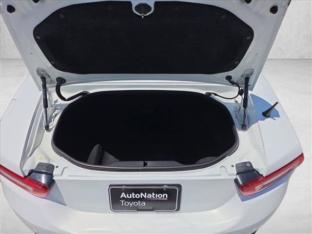 Used 2017 FIAT 124 Spider Abarth RWD image 6