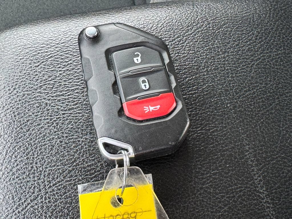 Used 2025 Jeep Wrangler Unlimited Sport AWD/4WD image 30