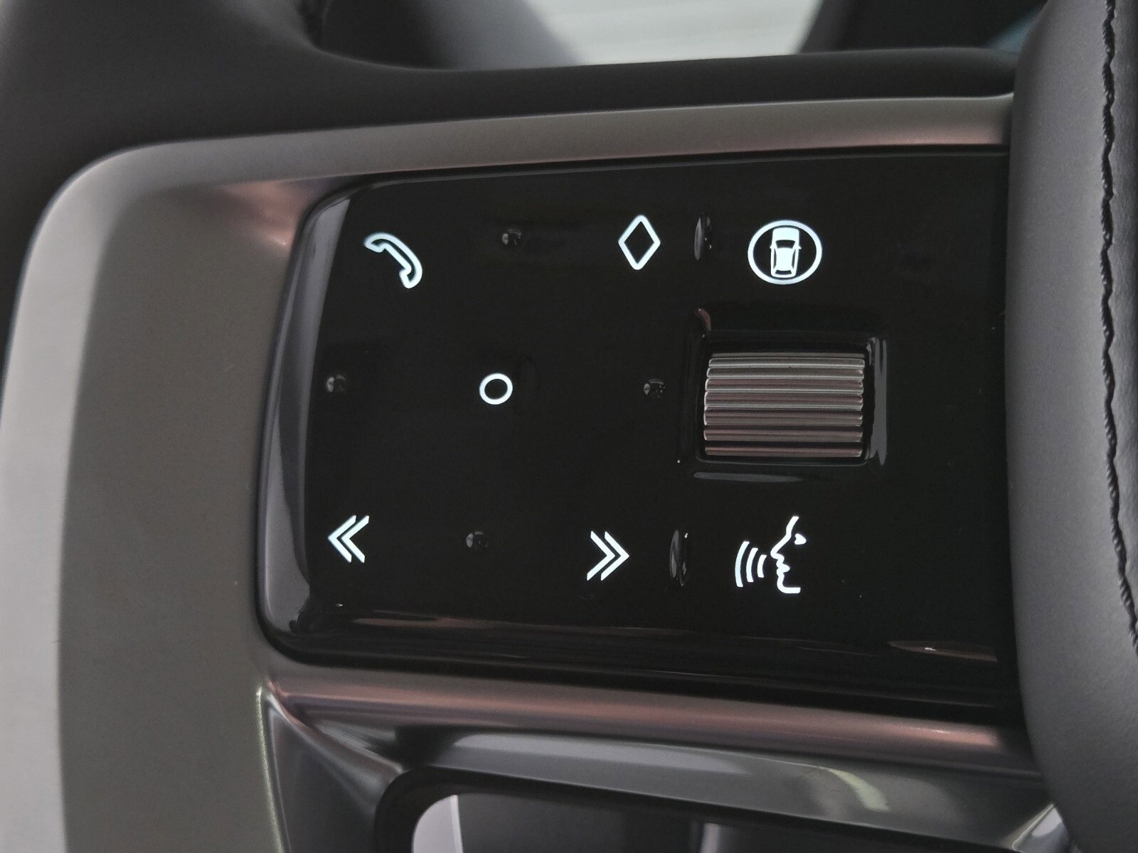 New 2025 Land Rover Range Rover SE image 23