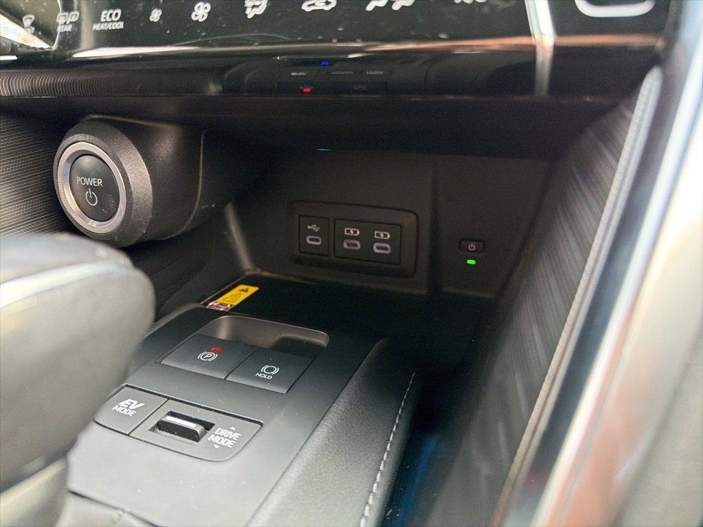 Used 2023 Toyota Venza XLE image 20