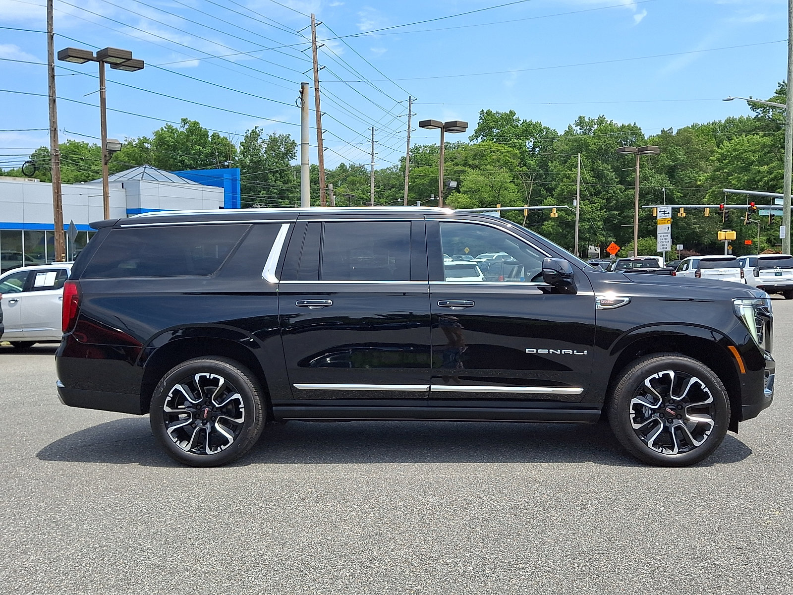 Certified 2025 GMC Yukon XL Denali w/ Sun & Power Step Package AWD/4WD image 7