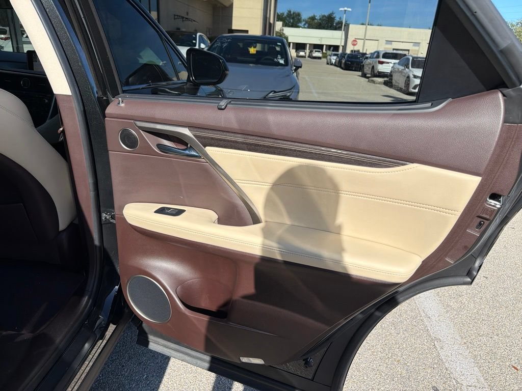 Used 2019 Lexus RX 350L Luxury w/ Cold Area Package (CT) FWD image 17
