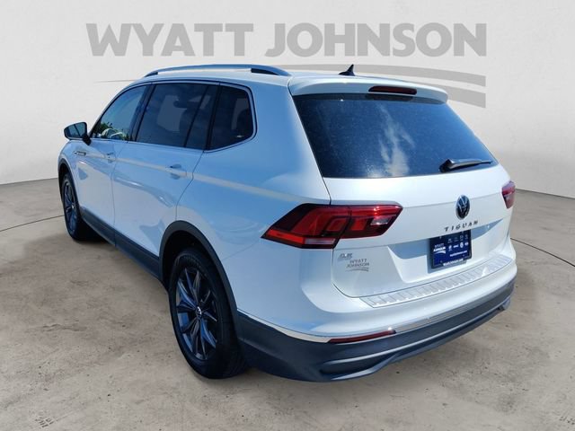 Used 2023 Volkswagen Tiguan SE w/ Panoramic Sunroof Package FWD image 4