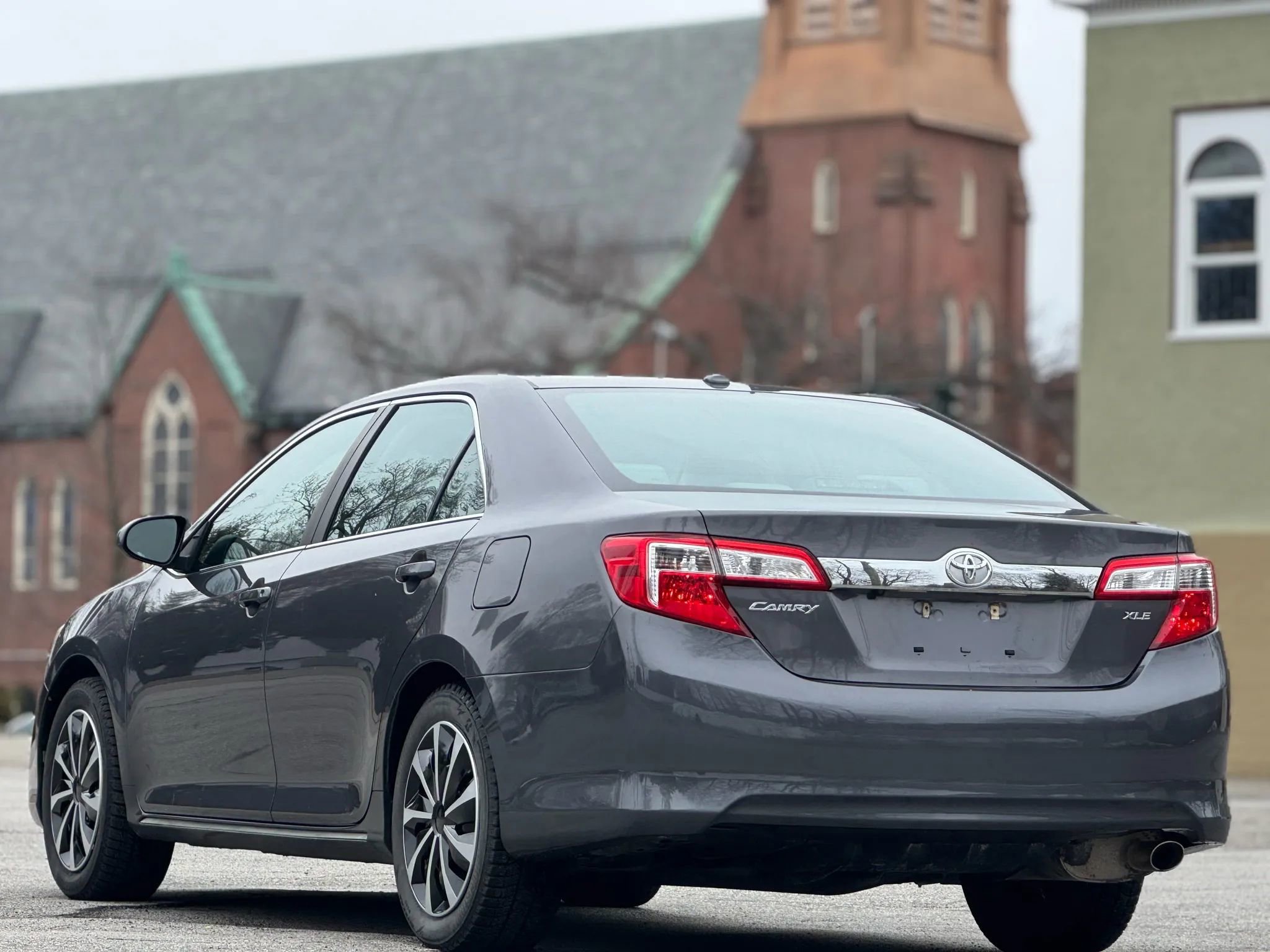 Used 2014 Toyota Camry XLE w/ Leather Package FWD image 5