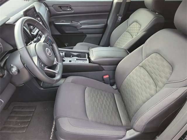 Used 2025 Nissan Pathfinder SV image 9