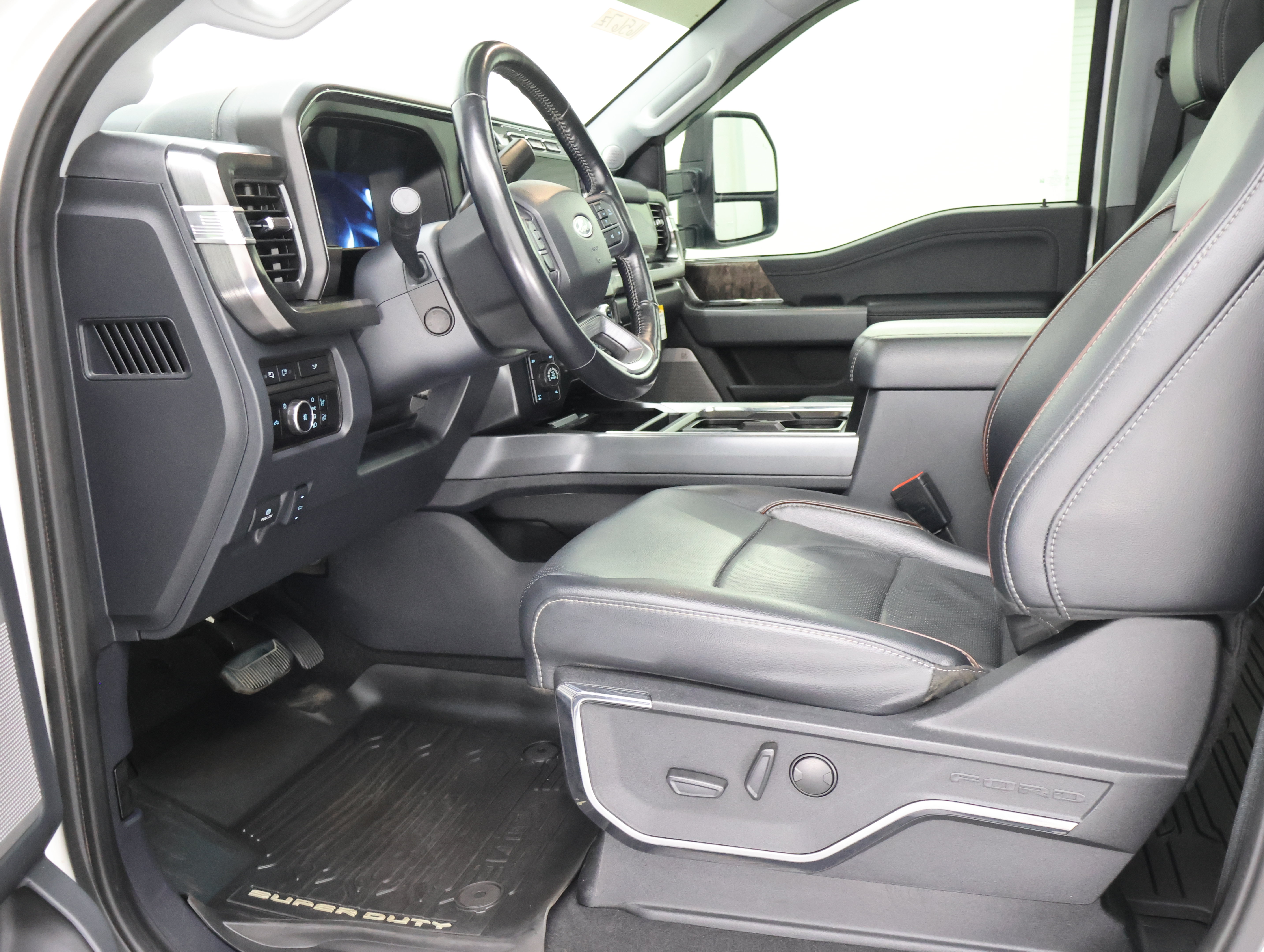 Used 2024 Ford F350 Lariat w/ Lariat Ultimate Package AWD/4WD image 8