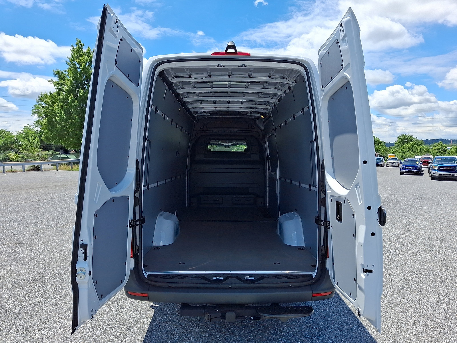 Used 2026 Mercedes-Benz Sprinter 2500 image 9