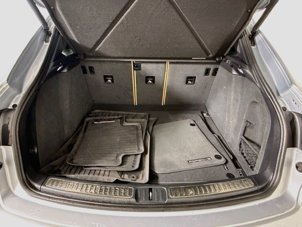 Used 2023 Porsche Macan S AWD/4WD image 33
