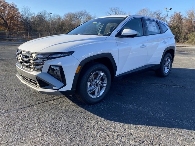 New 2025 Hyundai Tucson SE image 3