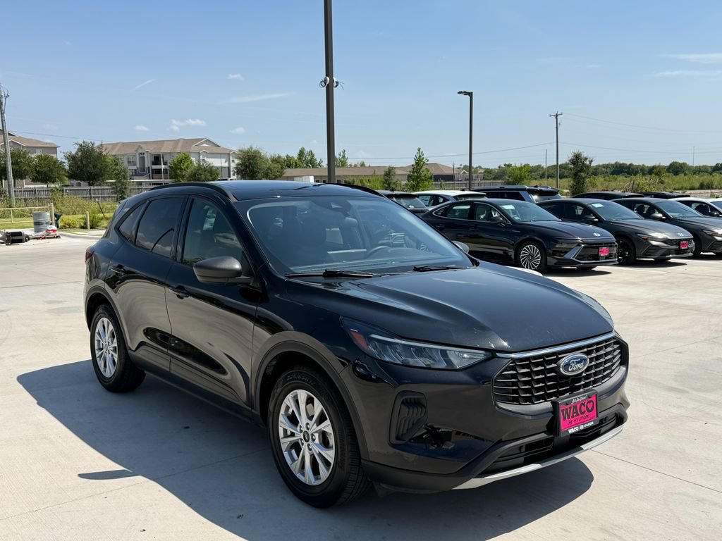Used 2025 Ford Escape Active w/ Tech Pack #1 FWD image 1