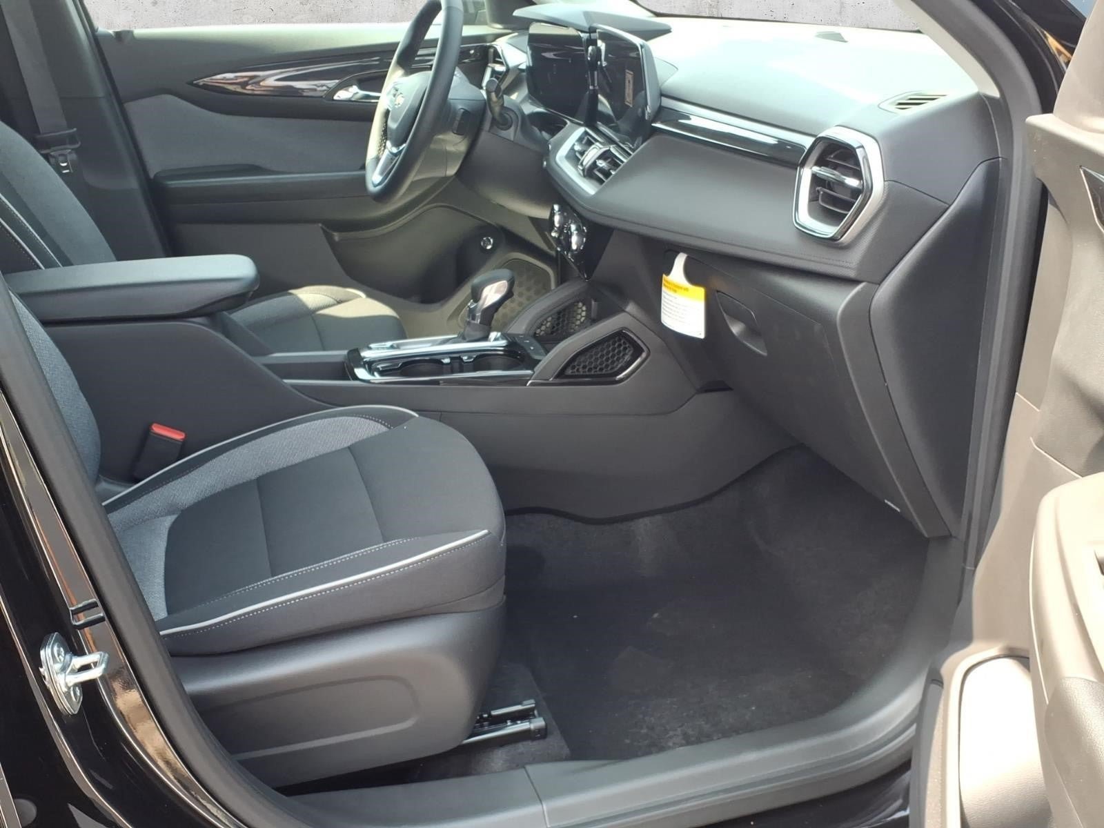 New 2026 Chevrolet TrailBlazer LT w/ Convenience Package FWD image 16
