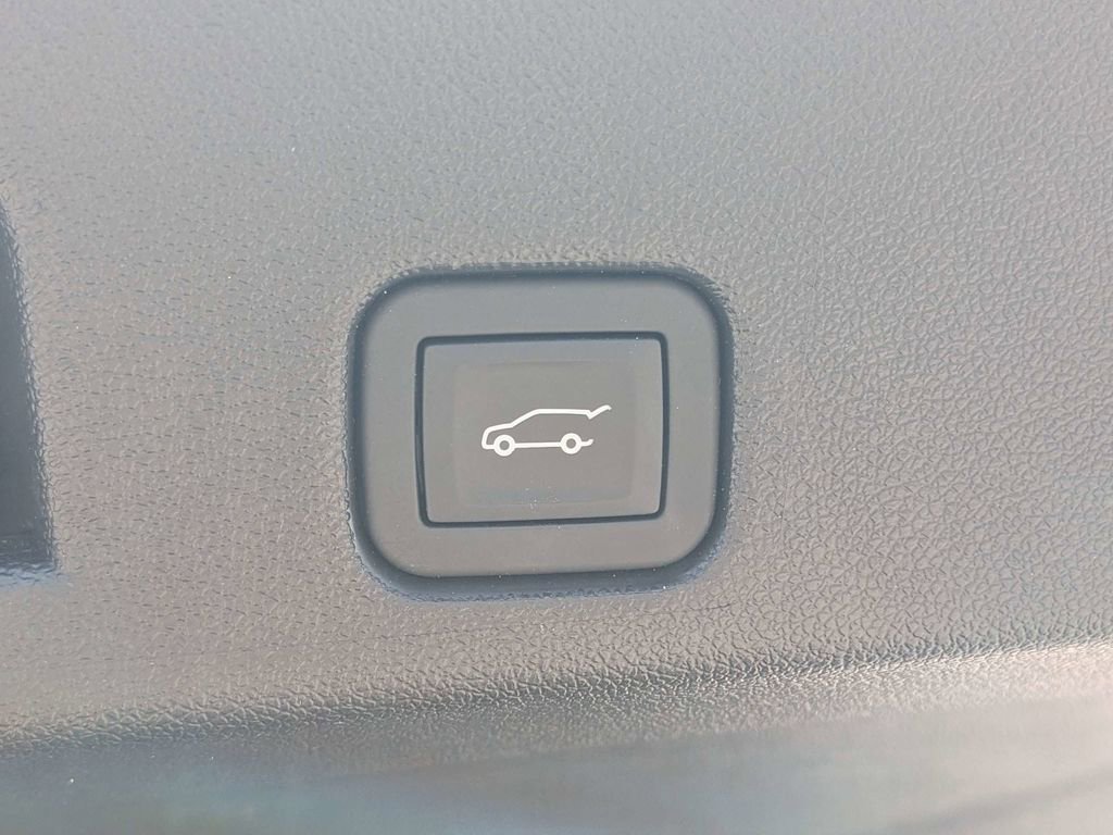 Used 2026 Chevrolet Traverse LT FWD image 13