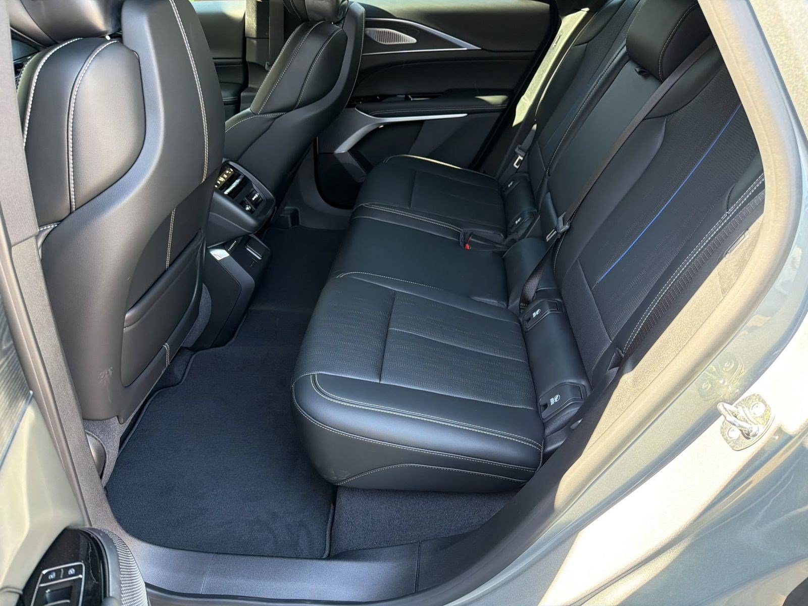 New 2026 Cadillac Lyriq V AWD/4WD image 21