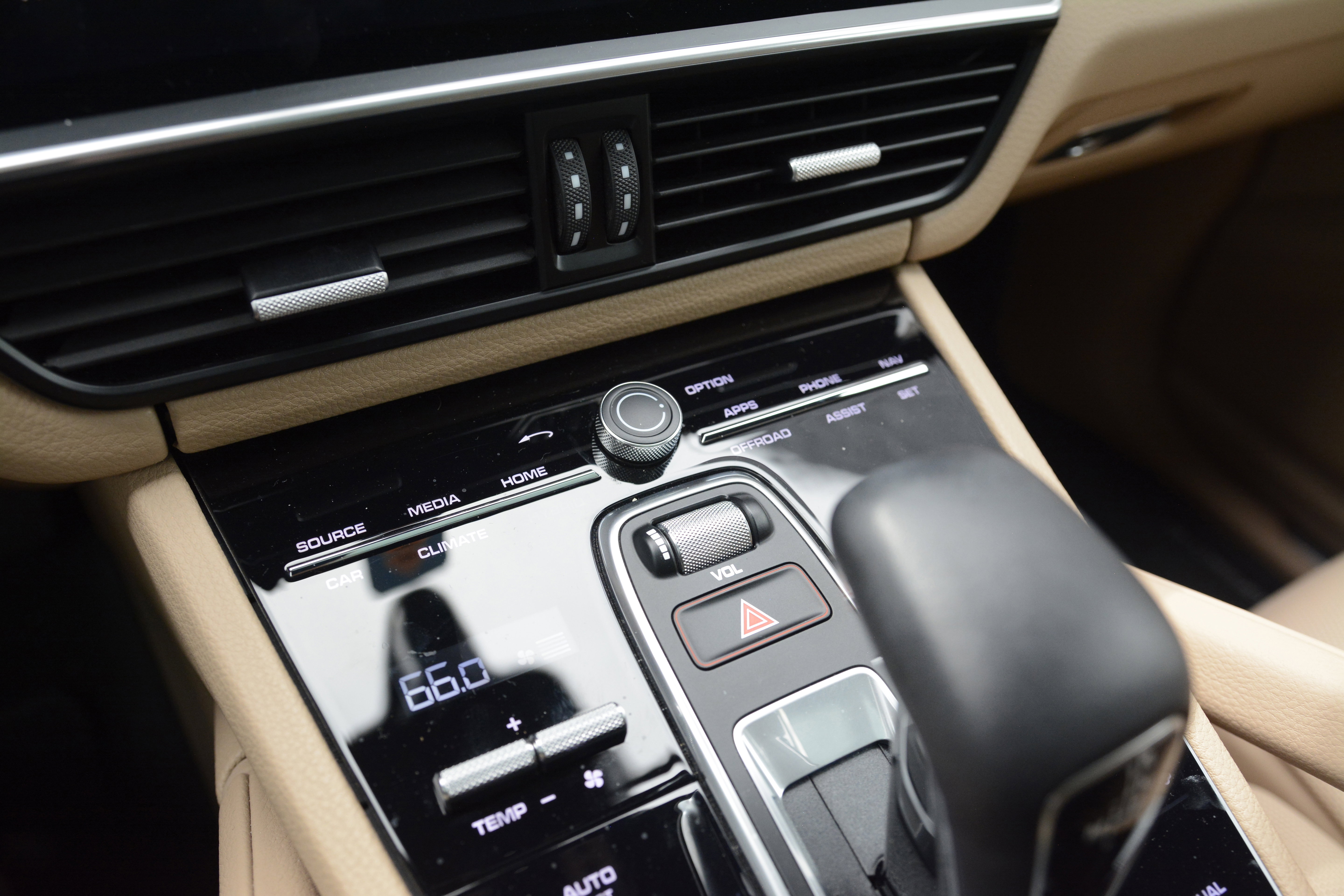 Certified 2023 Porsche Cayenne AWD/4WD image 22