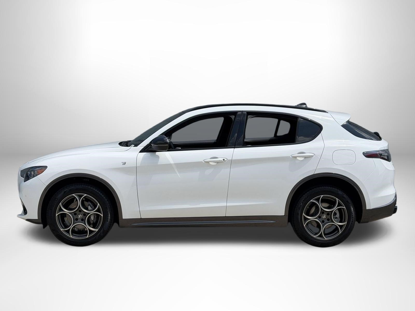 Used 2024 Alfa Romeo Stelvio Ti AWD/4WD image 3