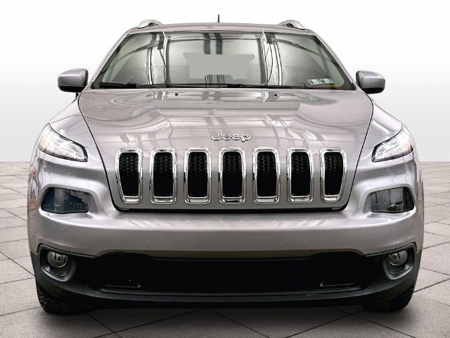 Used 2018 Jeep Cherokee Latitude w/ Cold Weather Group AWD/4WD image 4