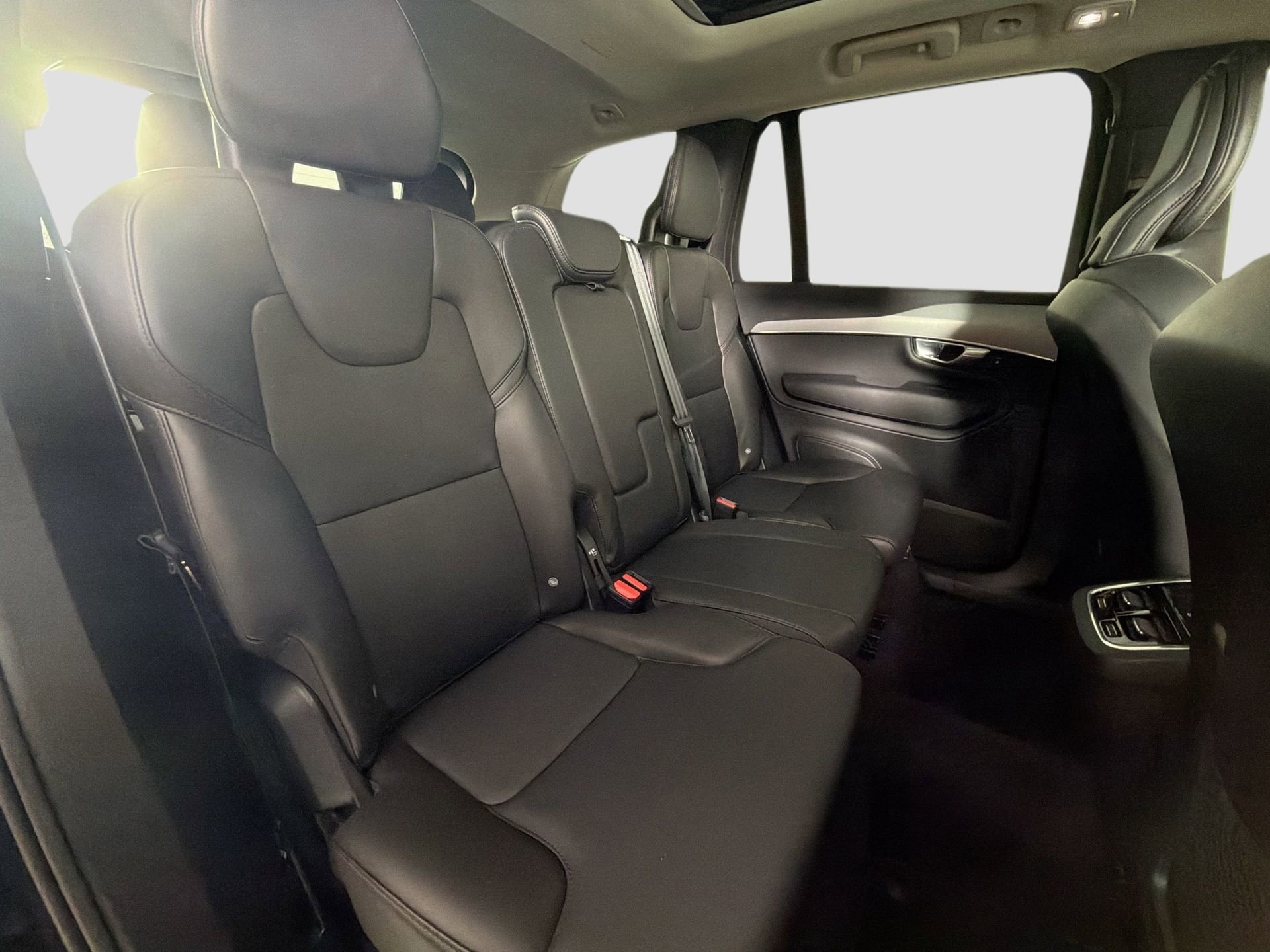Certified 2025 Volvo XC90 B5 Core AWD/4WD image 28
