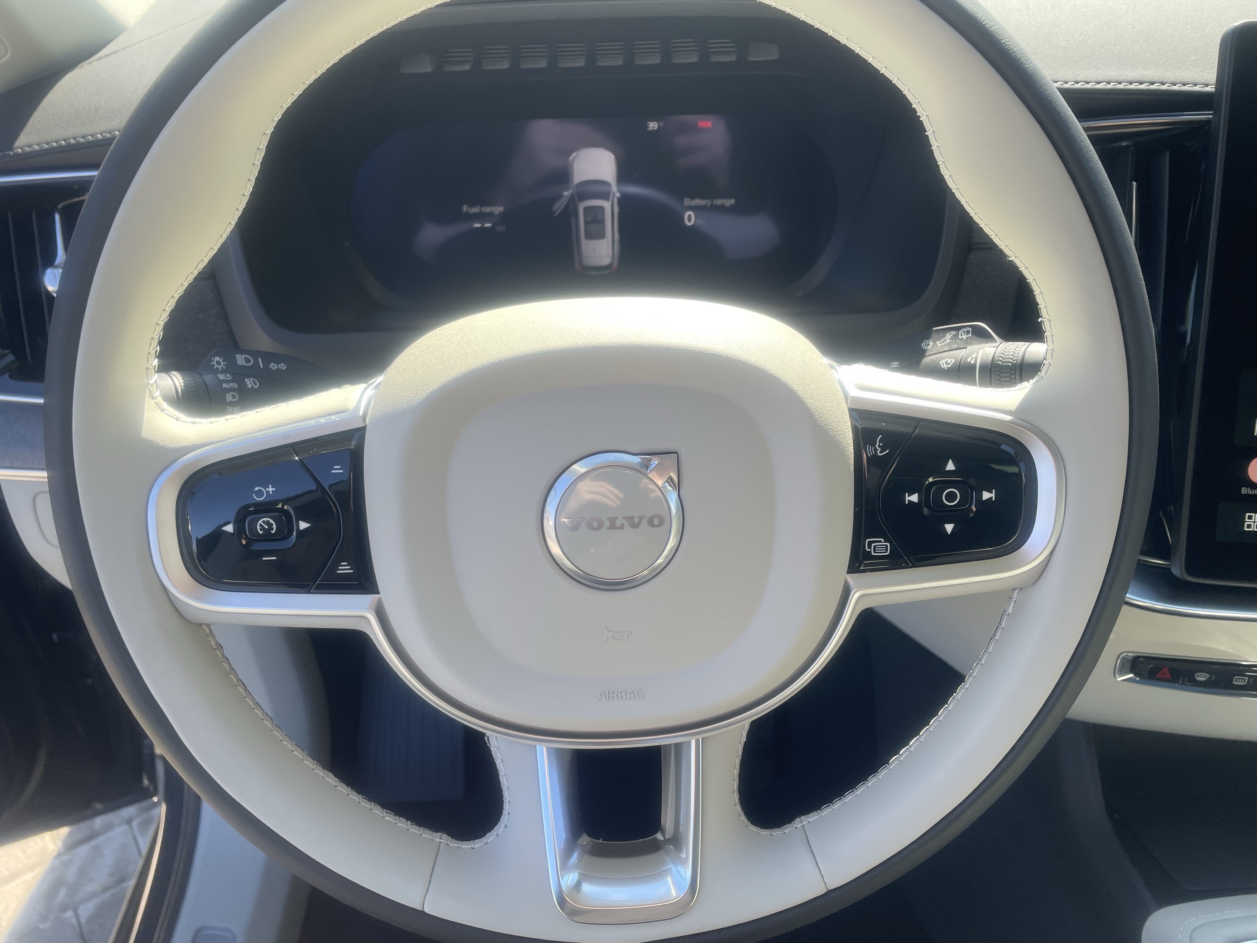 New 2026 Volvo XC90 T8 Ultra w/ Protection Package Premier AWD/4WD image 16